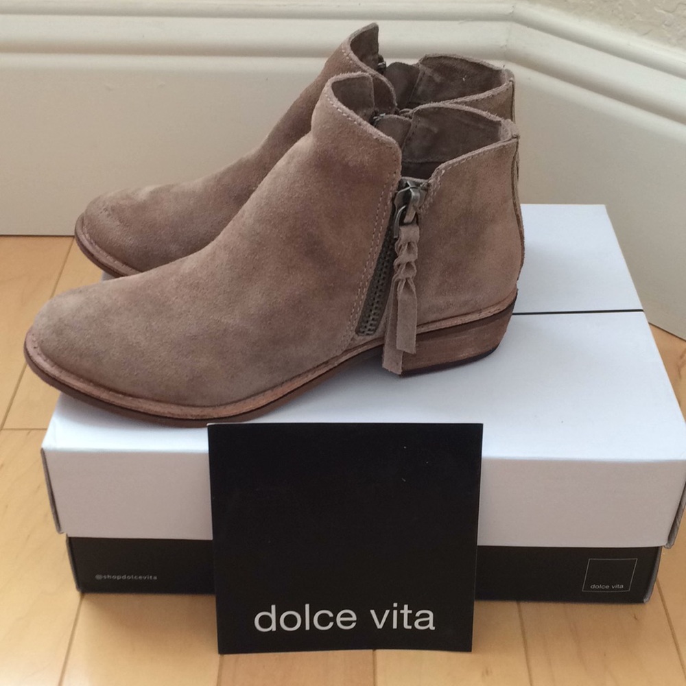 NWT Dolce Vita DK Taupe Suede Booties (Size 6)